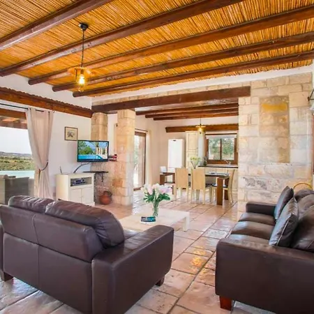 Sunflower: Rustic Paradise * Peyia