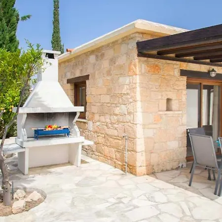 Sunflower: Rustic Paradise * Peyia