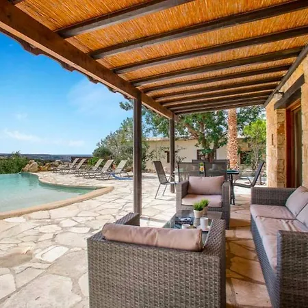 Sunflower: Rustic Paradise Villa *